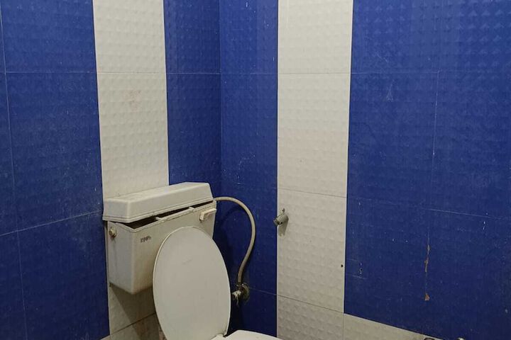 Room 10 of 18