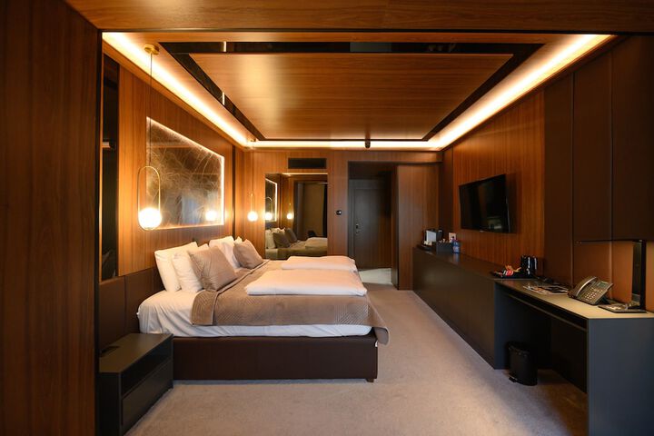 Room 13 of 64