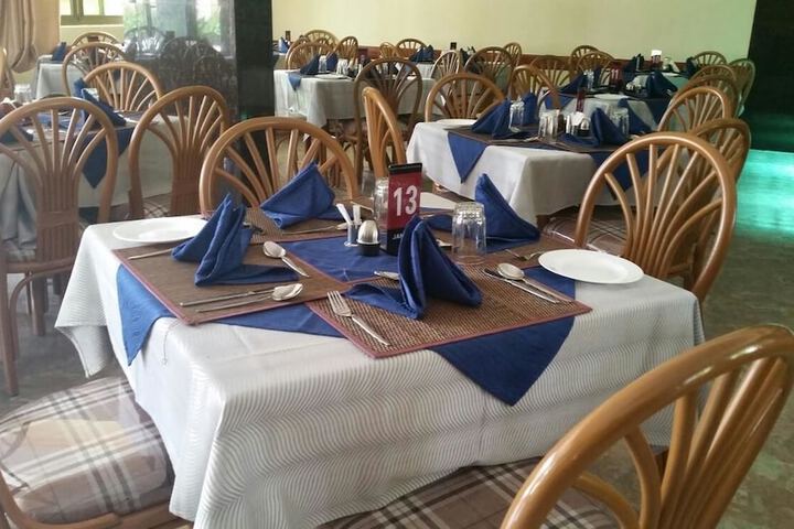 Dining 15 of 18