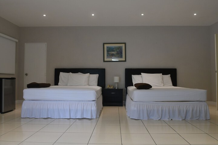 Room 4 of 33