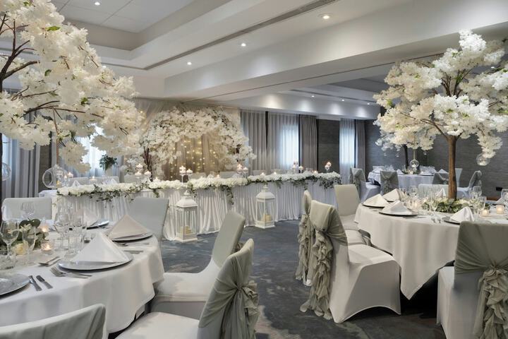 Ballroom/Hall 43 of 71