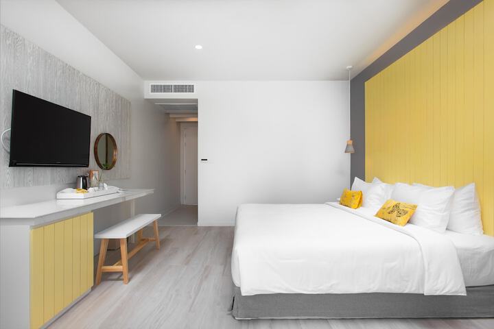 Room 9 of 80