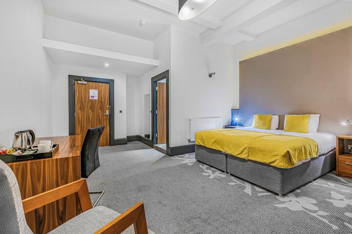 Room 30 of 106