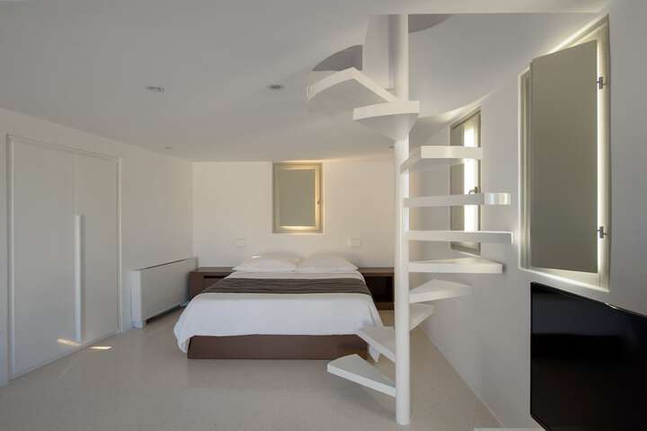 Room 6 of 135