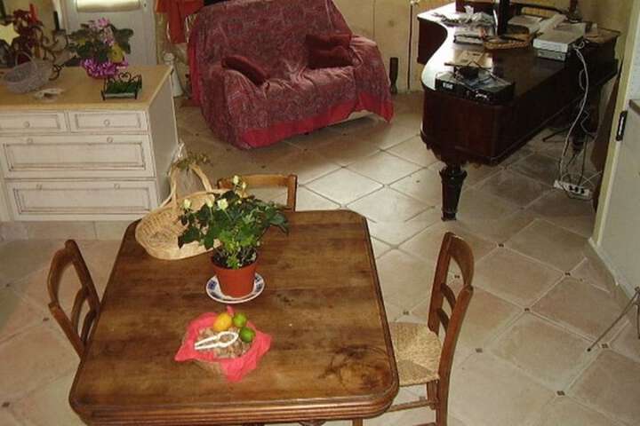 Room 5 of 7