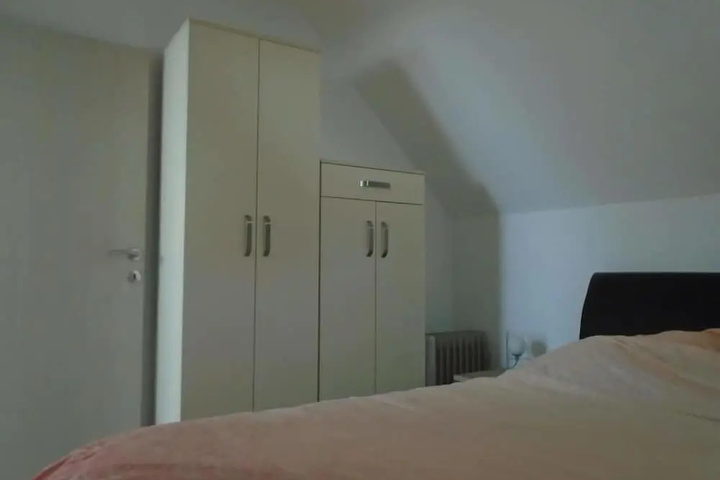 Room 10 of 12