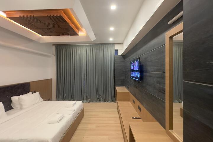 Room 13 of 37