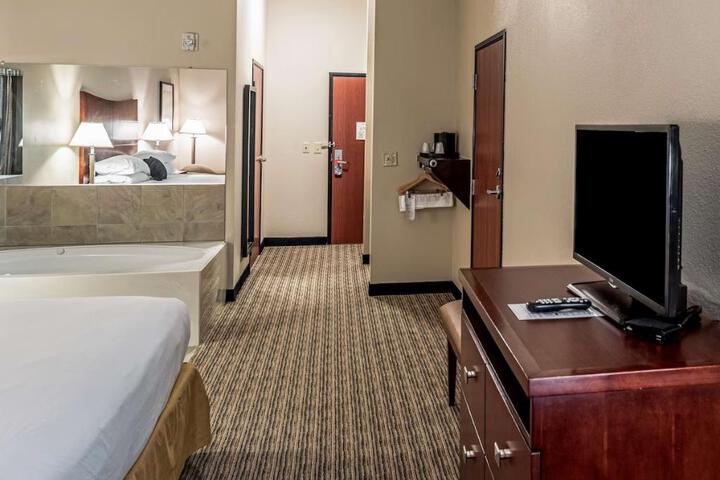 1 King Bed (8 of 14)