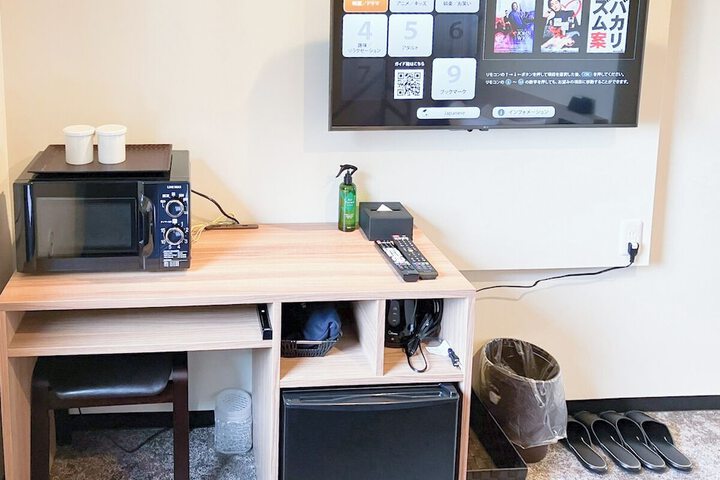 Room 10 of 32
