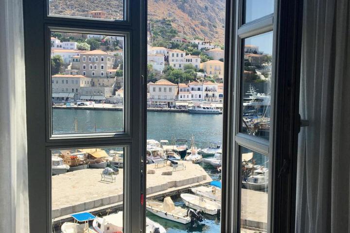 Port Mansion Hydra 1