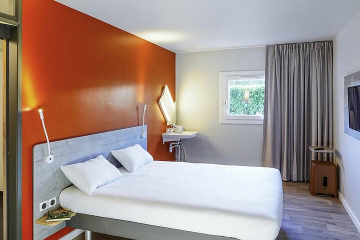 Room 17 of 46
