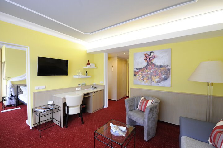 Room 14 of 32
