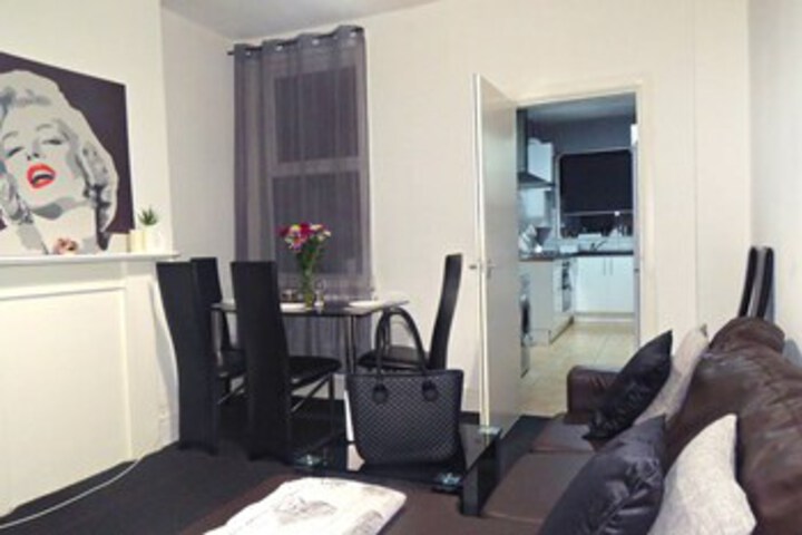 Room 9 of 16
