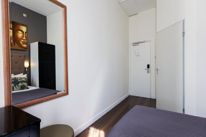 Room 53 of 96