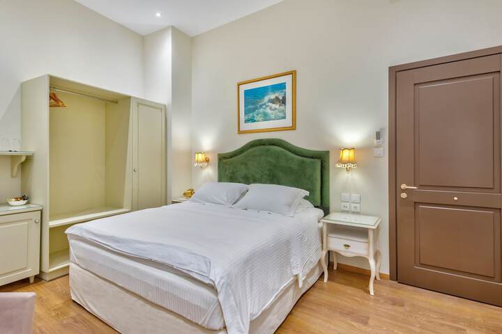 Room 13 of 74