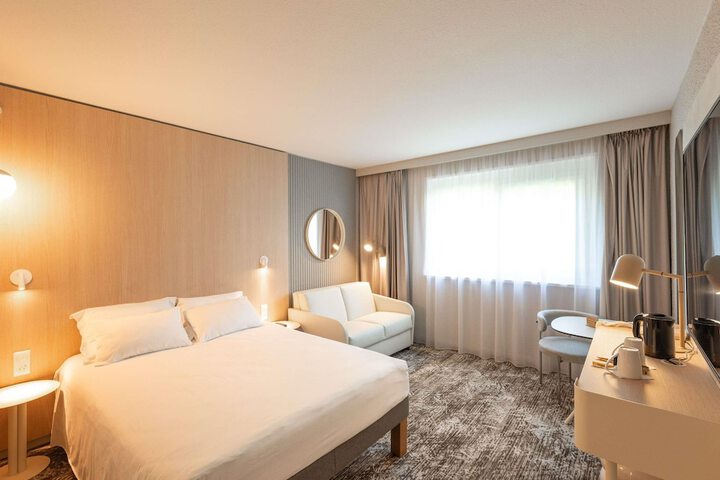 Room 5 of 103