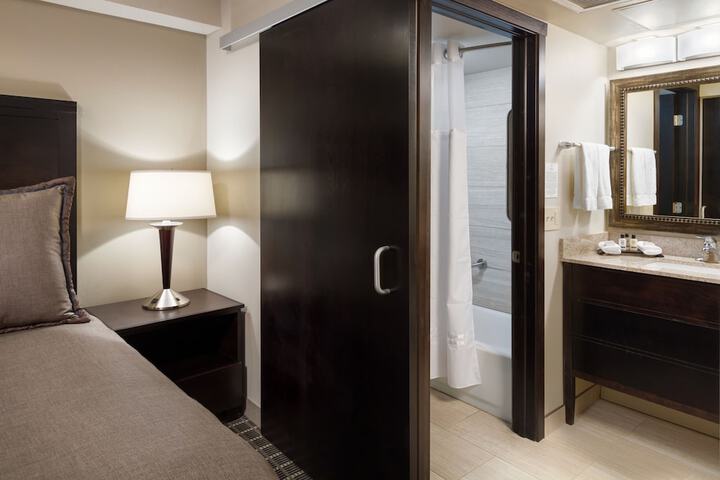1 King Bed Accessible (2 of 5)