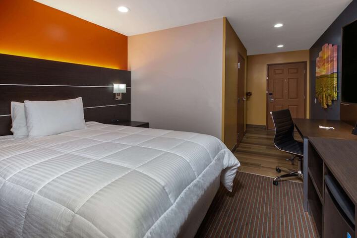 1 Double Bed Accessible Room (3 of 3)