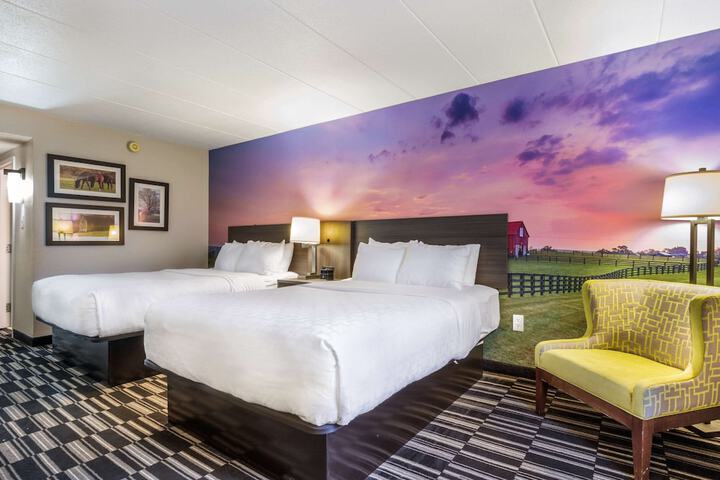 Quadruple Queen Bed (4 of 12)