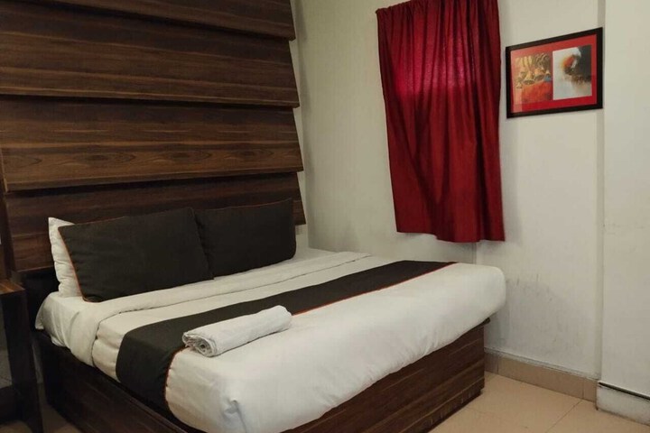 Room 13 of 38