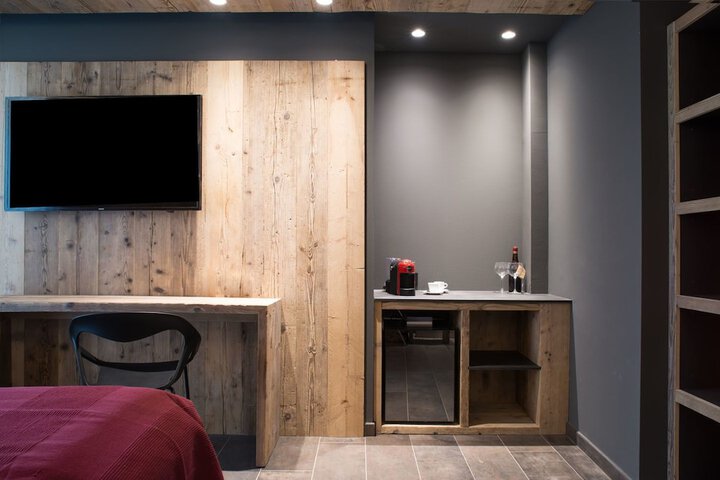 Room 8 of 52