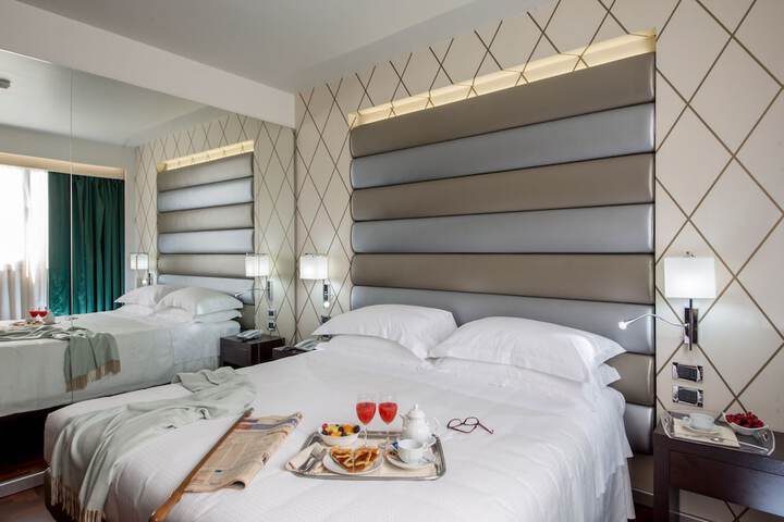 Room 10 of 30