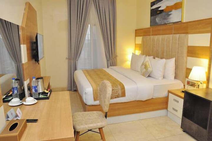 Room 2 of 49