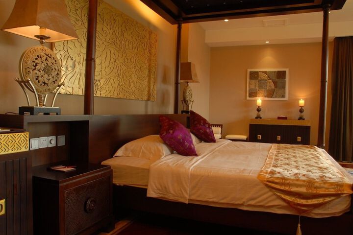 Room 9 of 35