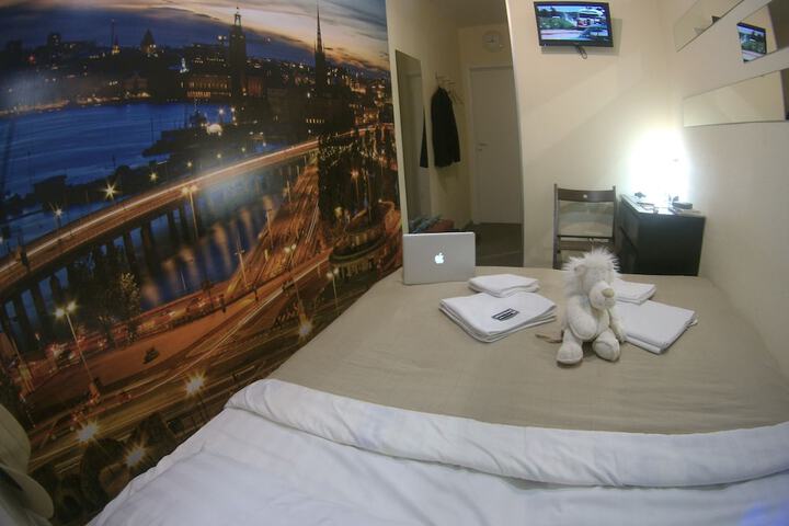 Room 2 of 11