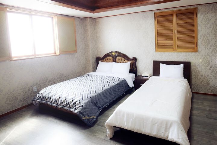 Room 9 of 47