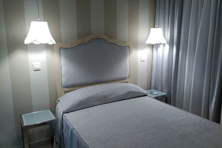 Room 4 of 7