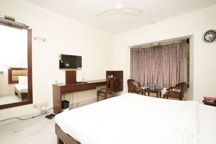 Room 18 of 37