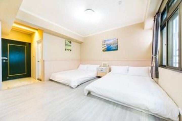 Room 7 of 13