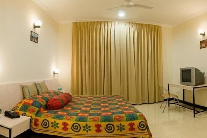 Room 9 of 36