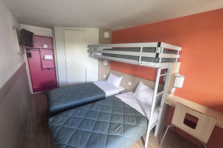 Room 15 of 27