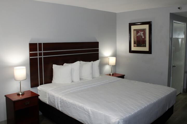 Comfort King Bed (12 of 18)