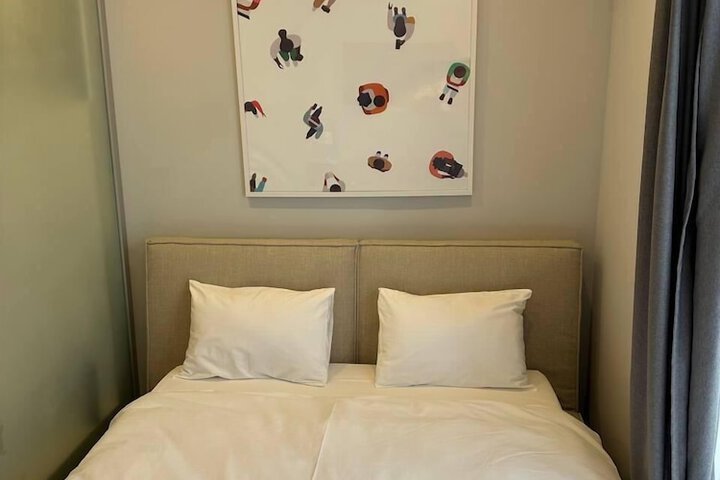 Room 9 of 17