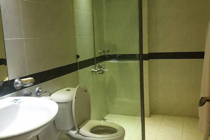 Room 7 of 12