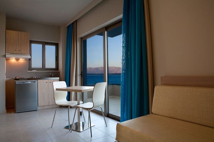Room 3 of 41