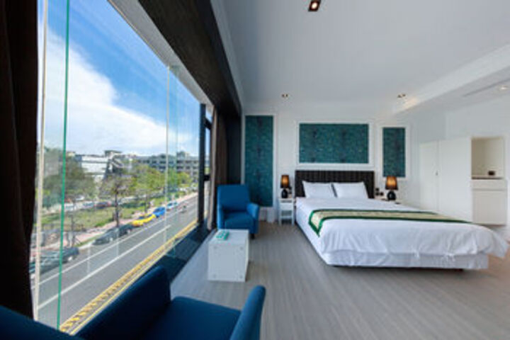 Room 8 of 36