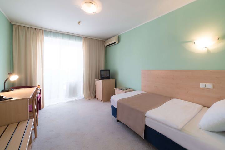Room 34 of 64