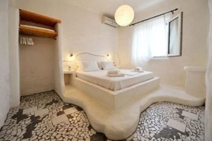 Room 27 of 38