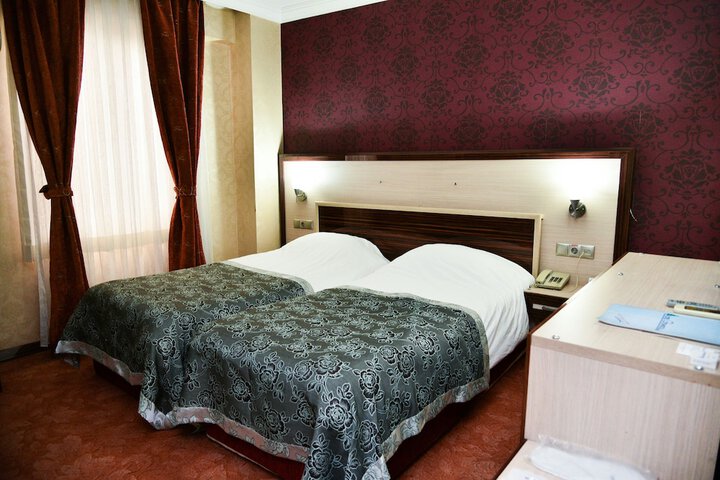 Room 16 of 40