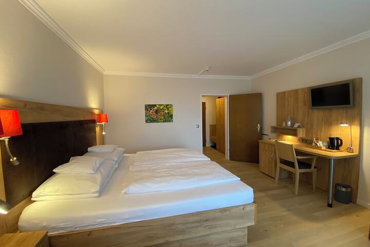Room 13 of 174