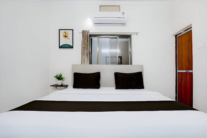 Room 7 of 9