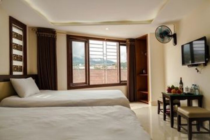 Room 9 of 18