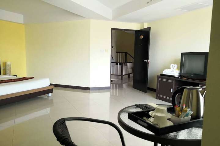 Room 28 of 40