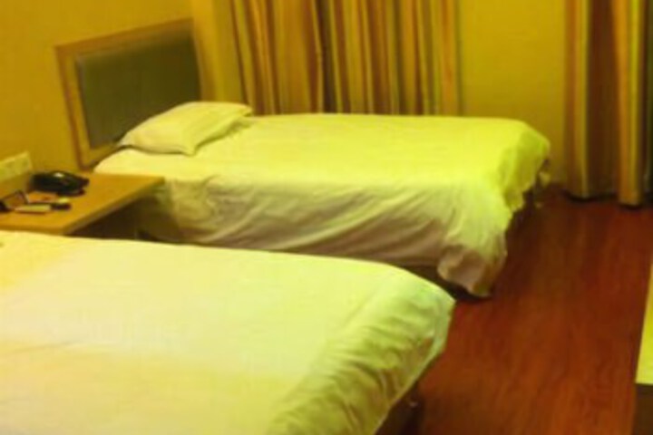 Room 6 of 7