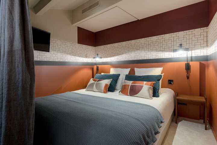 Room 40 of 285