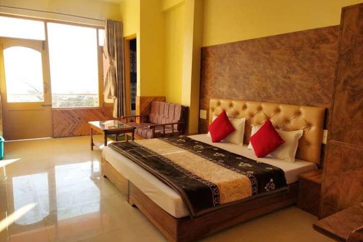 Room 5 of 8